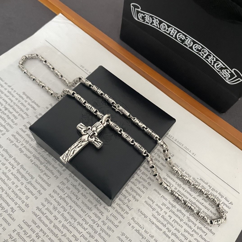 Ch**me He**ts necklaces